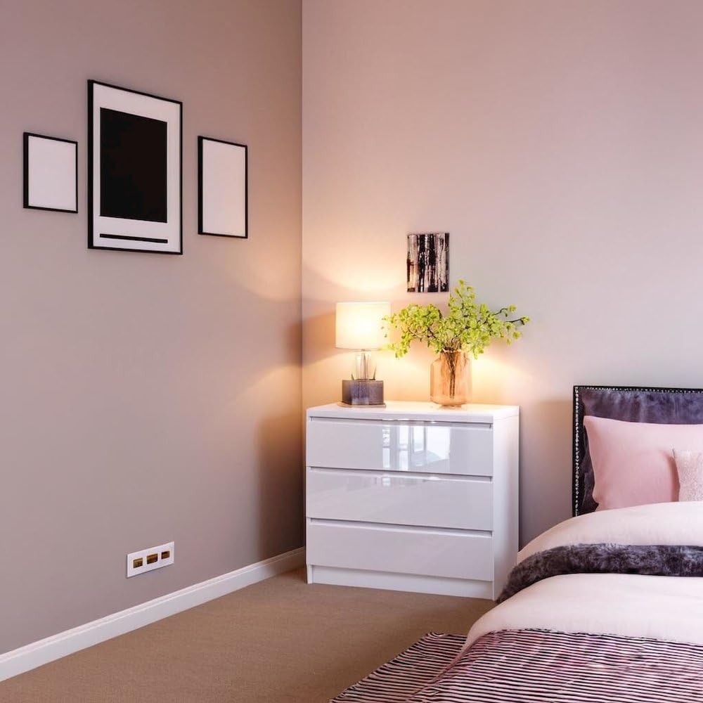 White 3 Drawer Dresser E4100