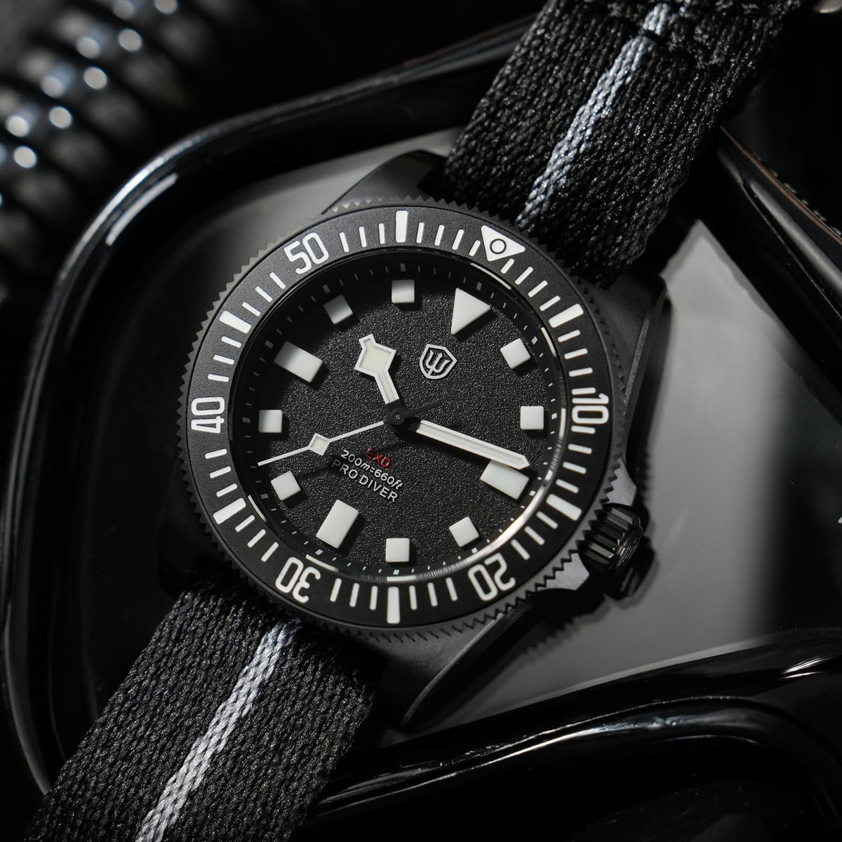 40mm Titanium Dive Watch V426